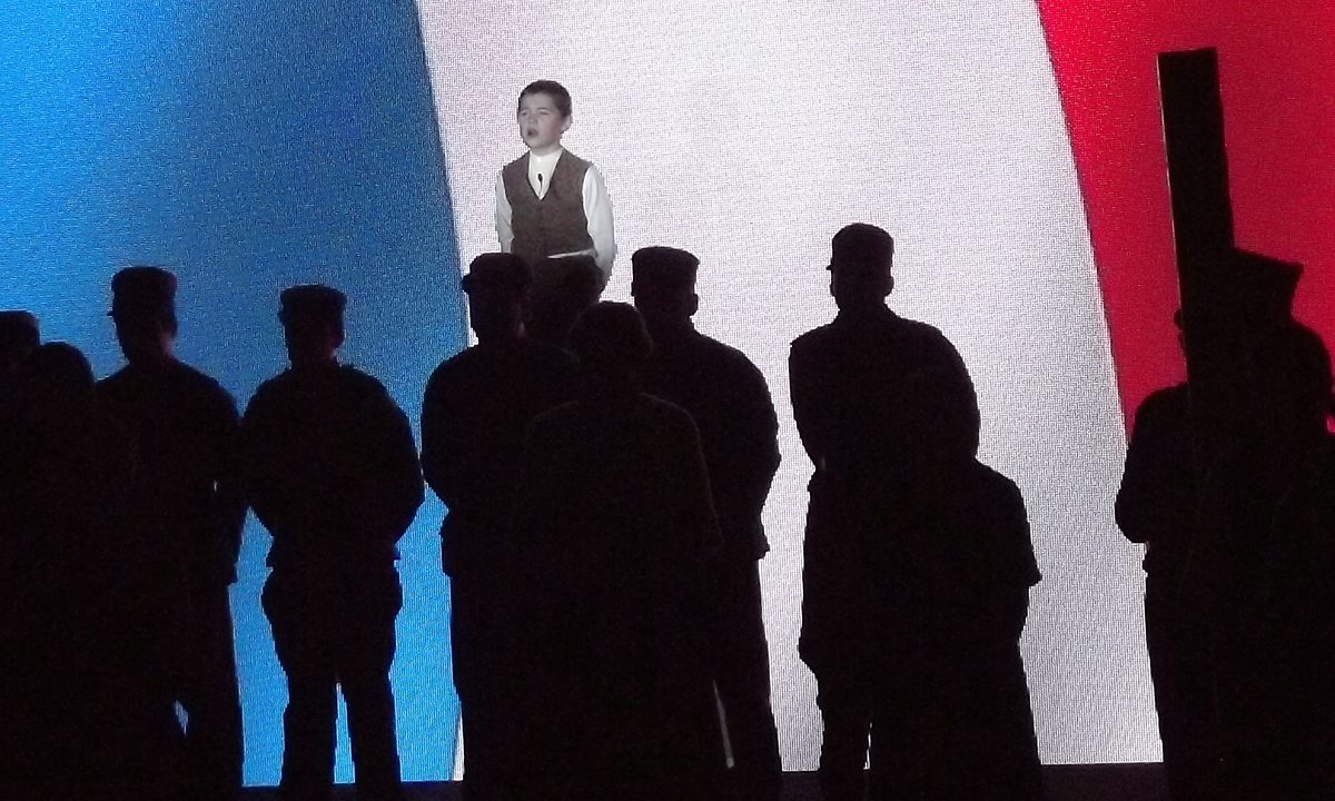 2015-Fusillez-le! comédiens chapelais - Titouan Bruneau - bleu blanc rouge - drapeau
